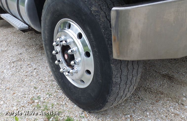 image for item DL0976 2002 International 5500i  dump truck