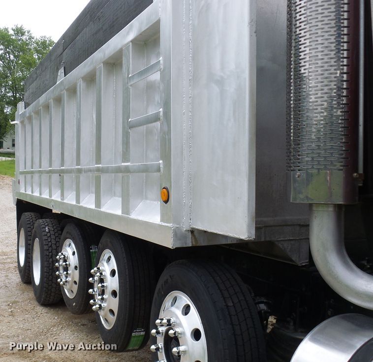 image for item DL0976 2002 International 5500i  dump truck