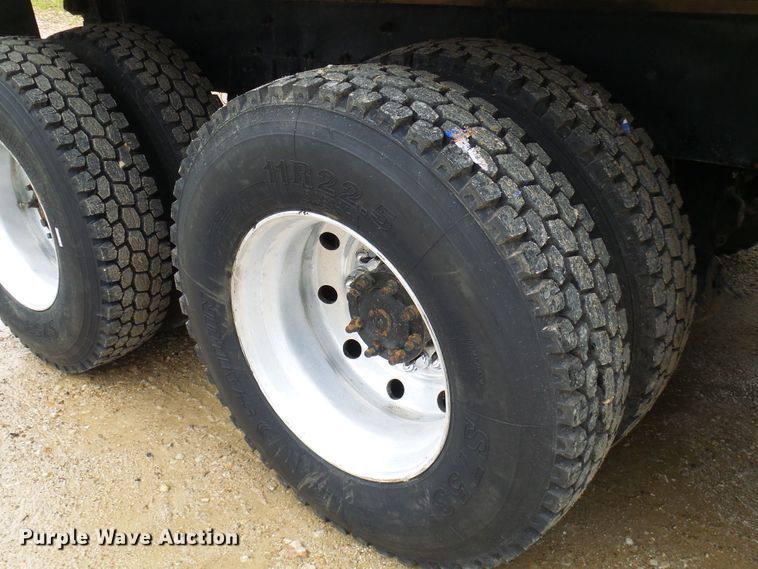 image for item DL0976 2002 International 5500i  dump truck