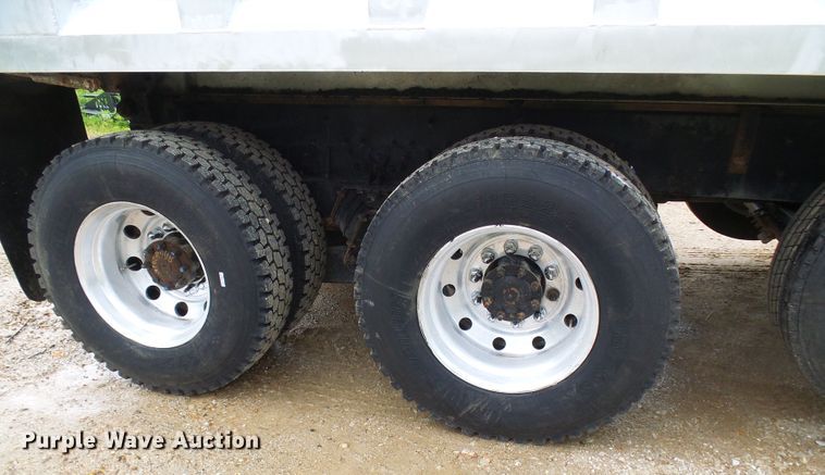 image for item DL0976 2002 International 5500i  dump truck