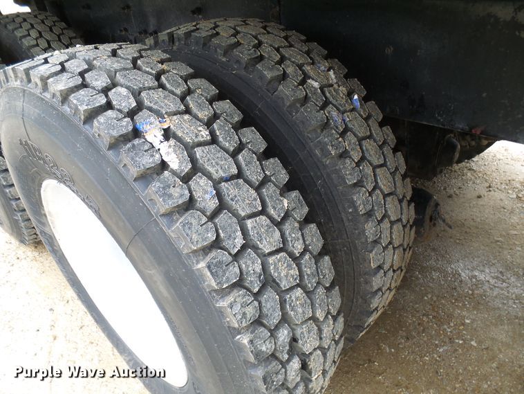 image for item DL0976 2002 International 5500i  dump truck