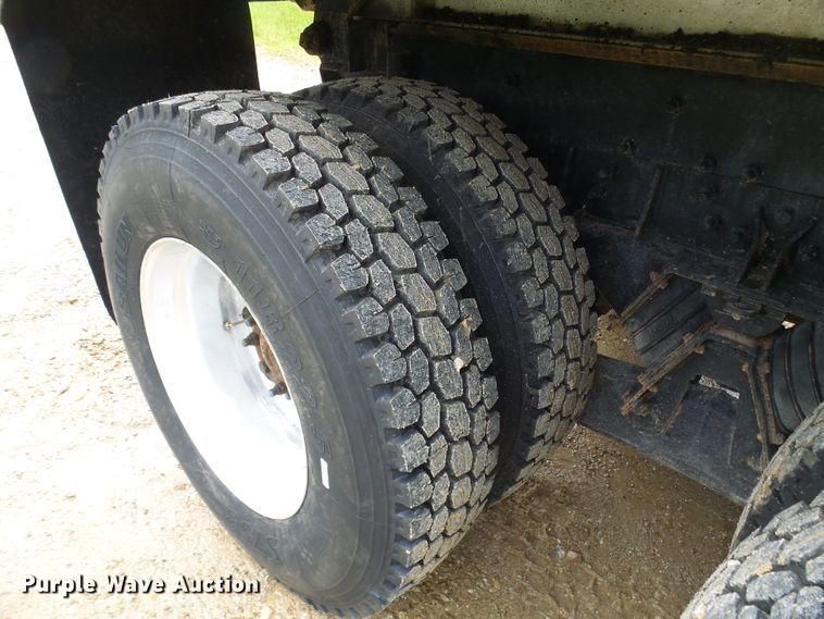 image for item DL0976 2002 International 5500i  dump truck