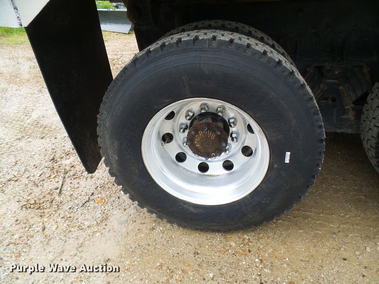 image for item DL0976 2002 International 5500i  dump truck