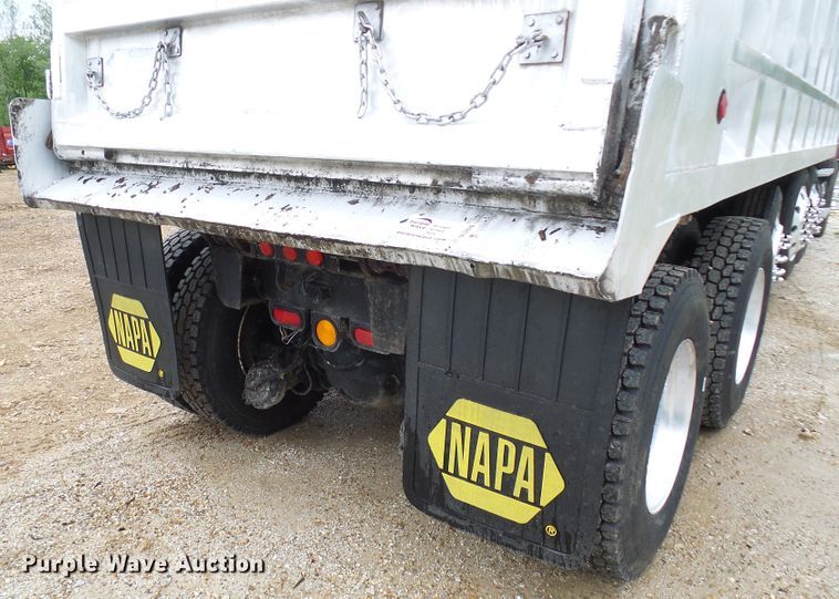 image for item DL0976 2002 International 5500i  dump truck