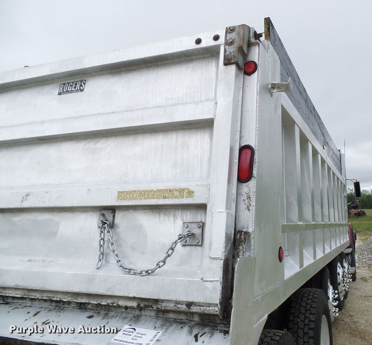 image for item DL0976 2002 International 5500i  dump truck