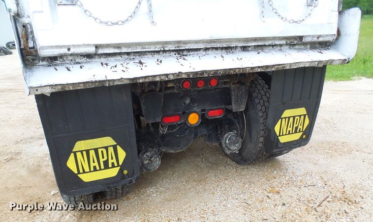 image for item DL0976 2002 International 5500i  dump truck