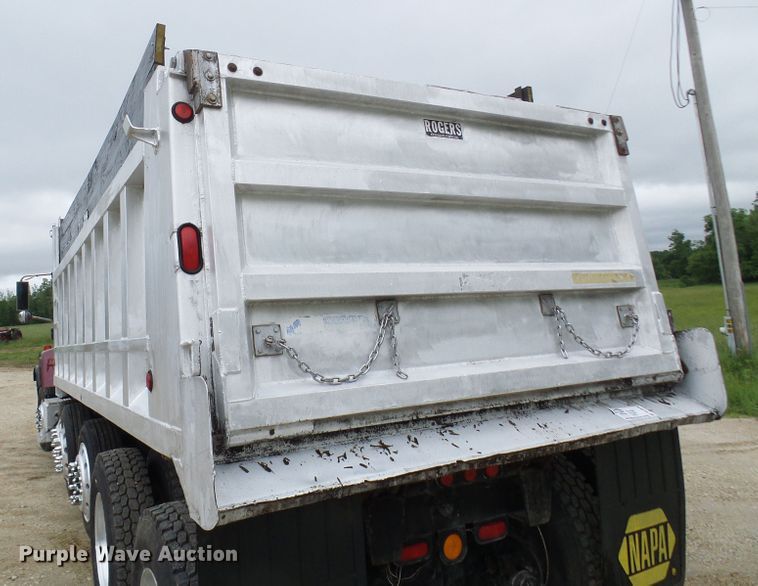 image for item DL0976 2002 International 5500i  dump truck