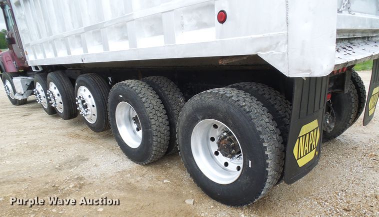 image for item DL0976 2002 International 5500i  dump truck