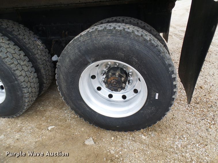 image for item DL0976 2002 International 5500i  dump truck