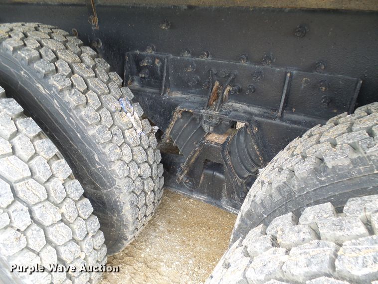 image for item DL0976 2002 International 5500i  dump truck