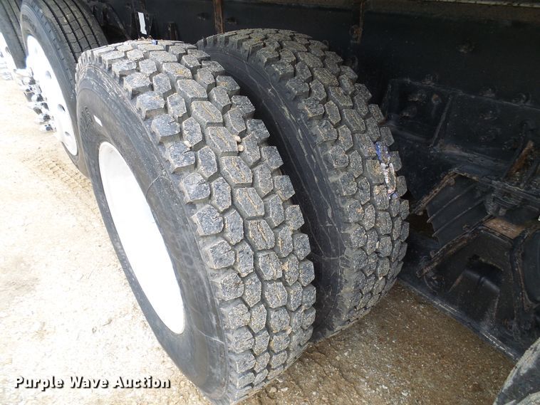 image for item DL0976 2002 International 5500i  dump truck