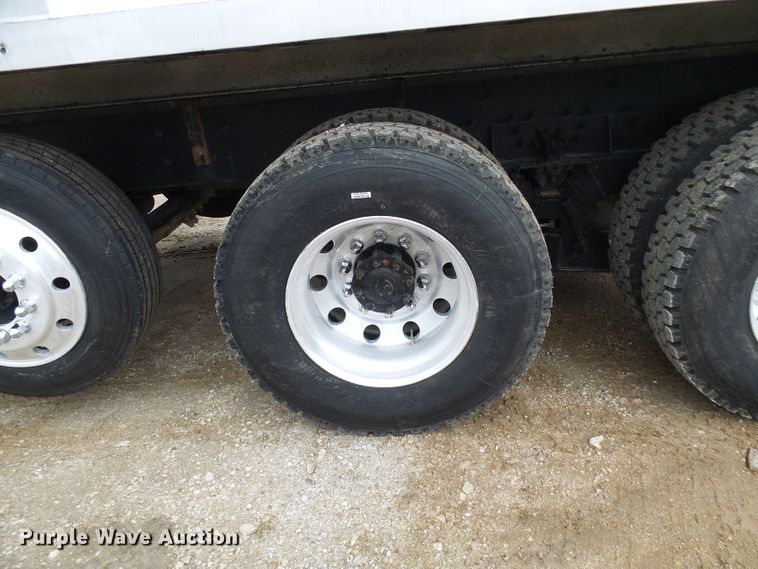 image for item DL0976 2002 International 5500i  dump truck