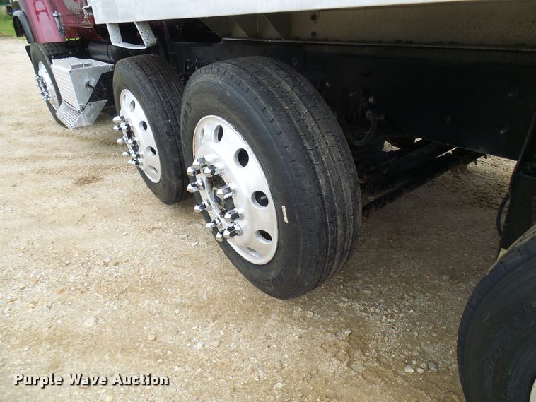 image for item DL0976 2002 International 5500i  dump truck