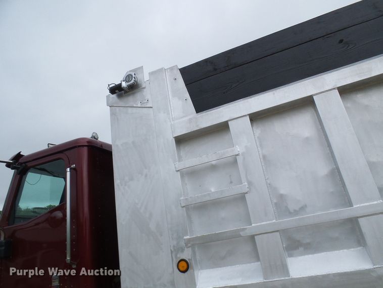 image for item DL0976 2002 International 5500i  dump truck