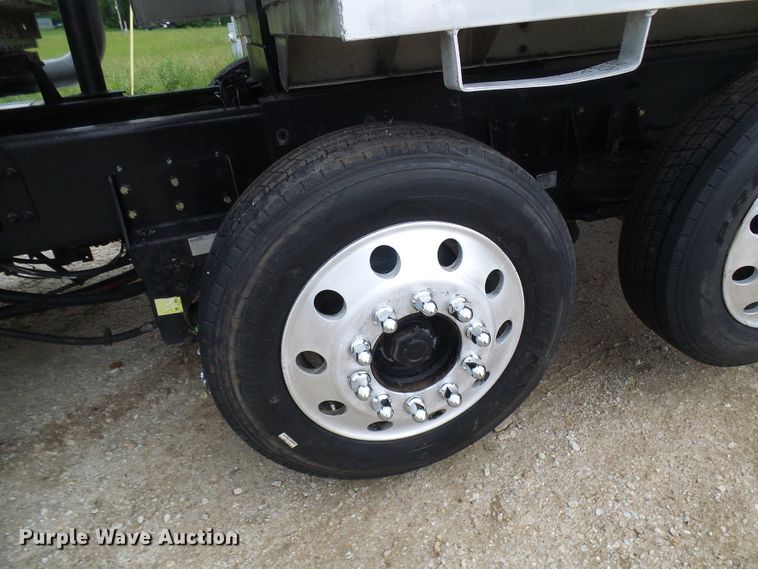 image for item DL0976 2002 International 5500i  dump truck