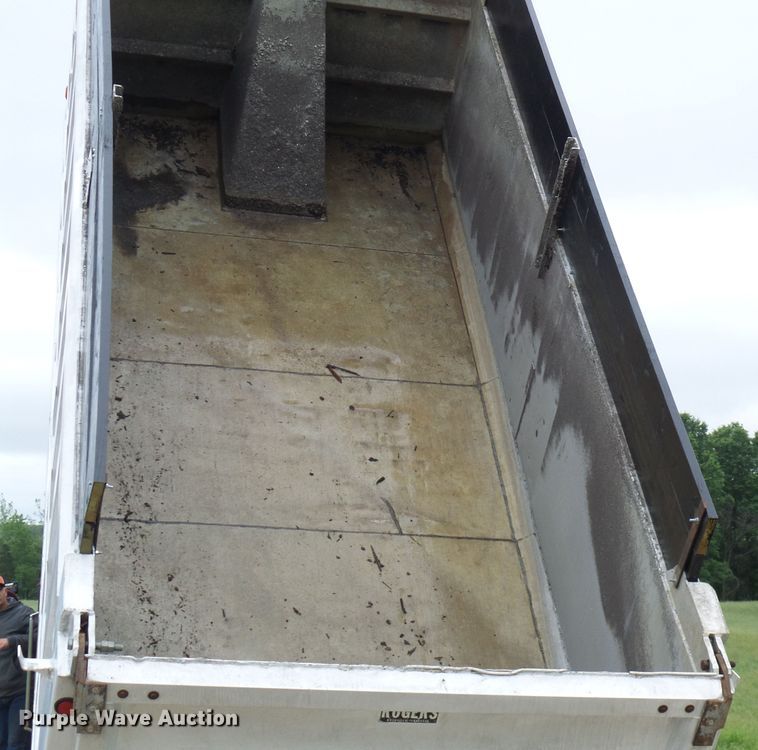 image for item DL0976 2002 International 5500i  dump truck