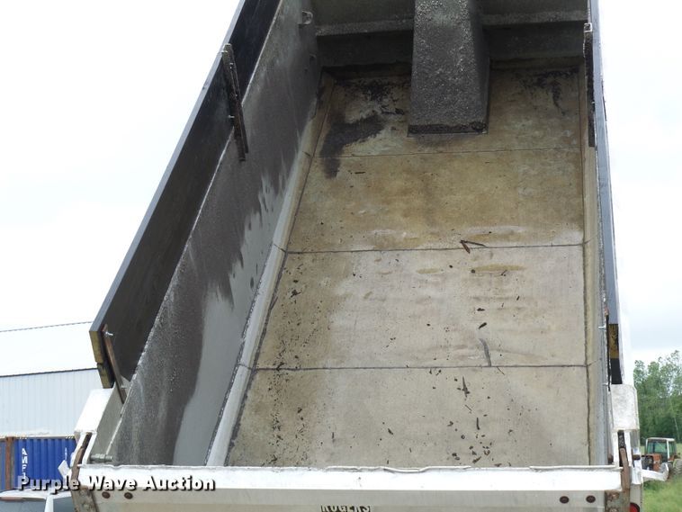 image for item DL0976 2002 International 5500i  dump truck