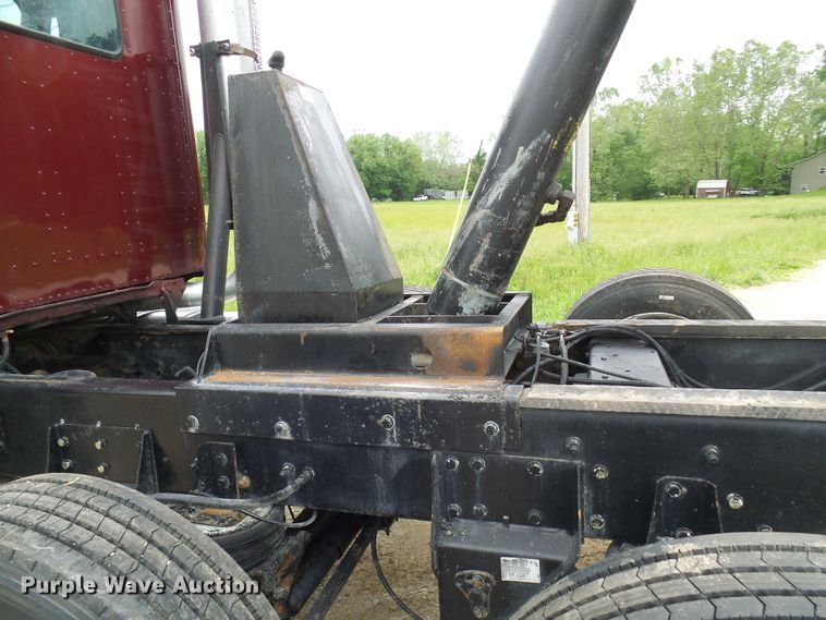 image for item DL0976 2002 International 5500i  dump truck