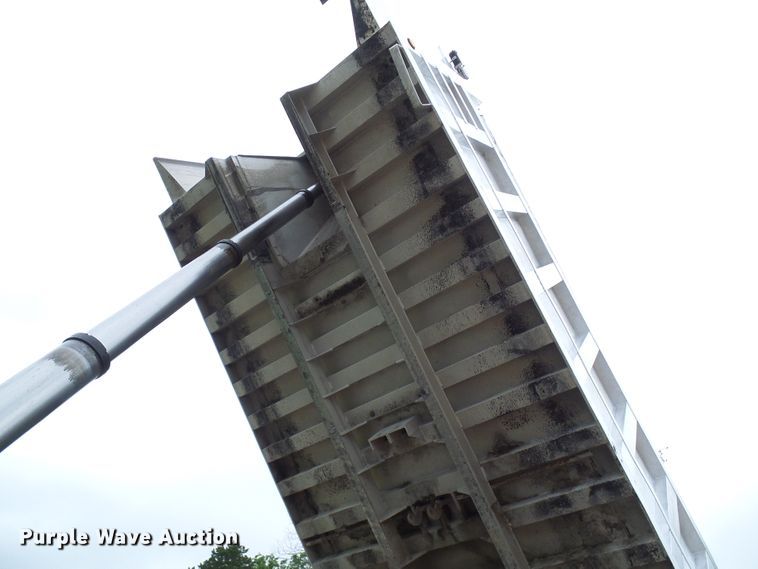 image for item DL0976 2002 International 5500i  dump truck