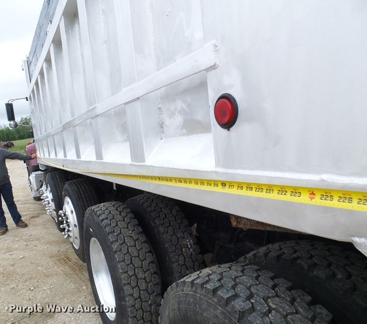 image for item DL0976 2002 International 5500i  dump truck