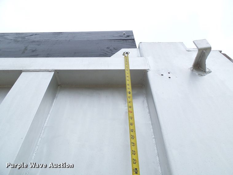 image for item DL0976 2002 International 5500i  dump truck