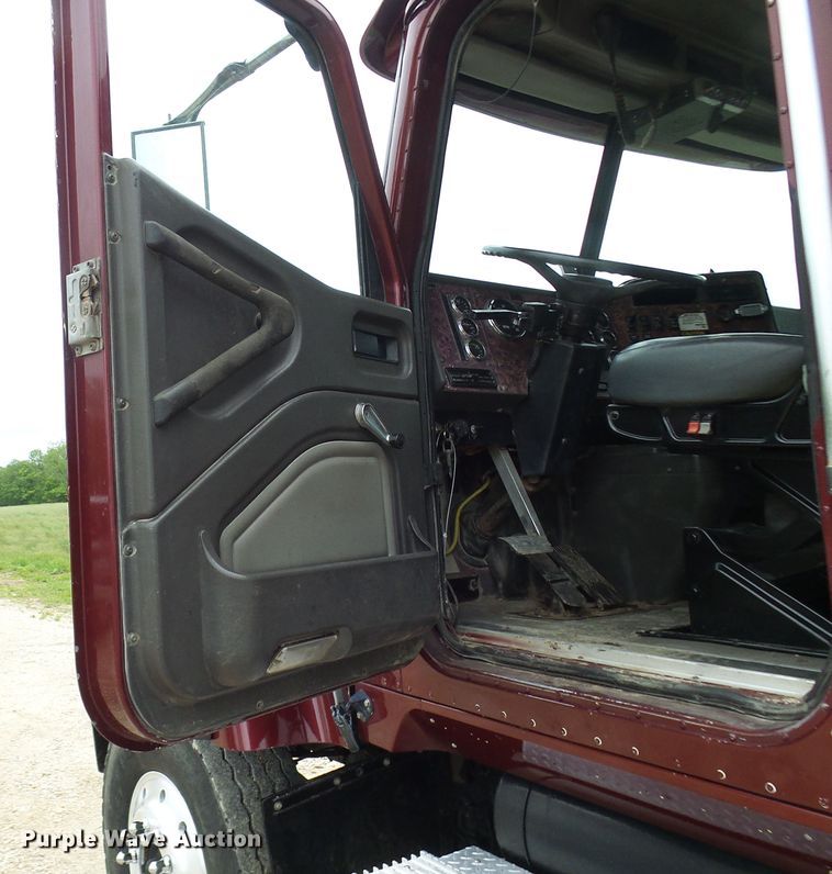 image for item DL0976 2002 International 5500i  dump truck