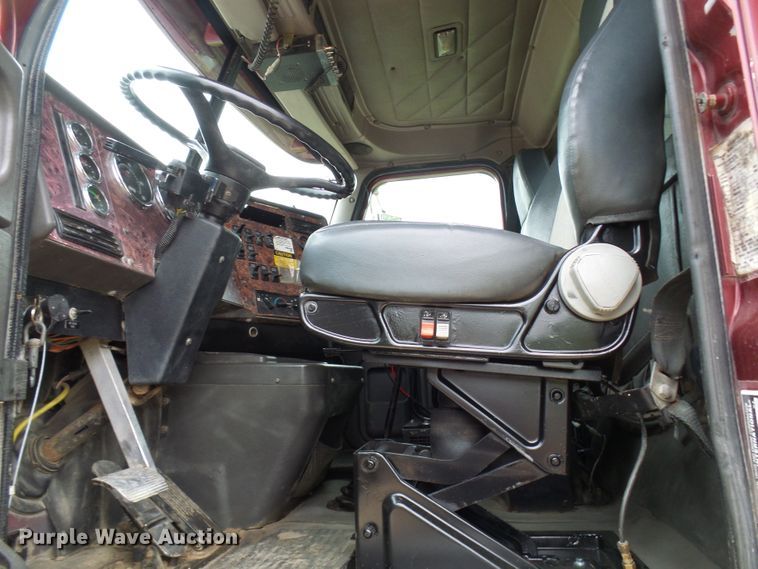 image for item DL0976 2002 International 5500i  dump truck