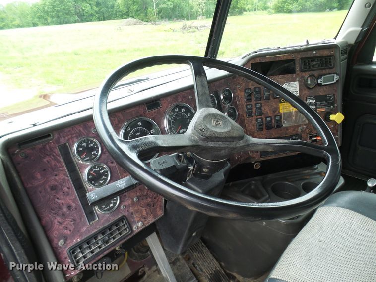 image for item DL0976 2002 International 5500i  dump truck