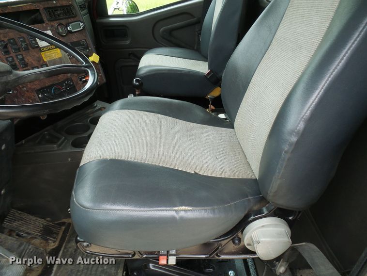 image for item DL0976 2002 International 5500i  dump truck