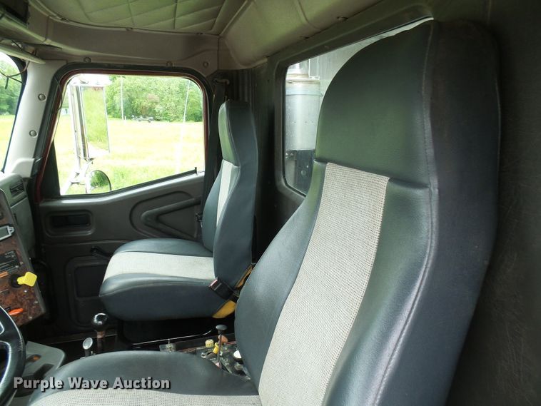 image for item DL0976 2002 International 5500i  dump truck