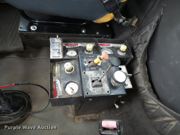 image for item DL0976 2002 International 5500i  dump truck