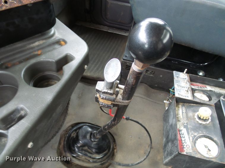 image for item DL0976 2002 International 5500i  dump truck