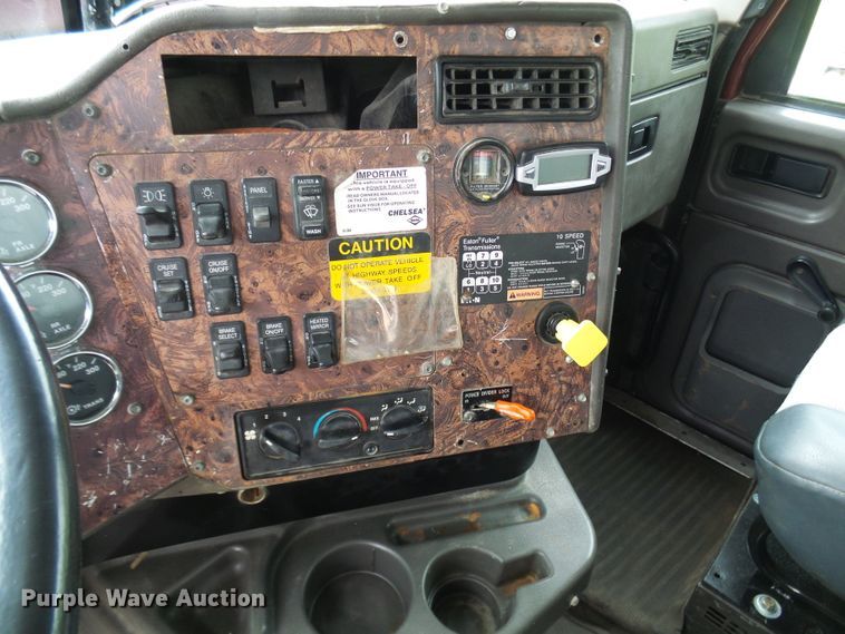 image for item DL0976 2002 International 5500i  dump truck