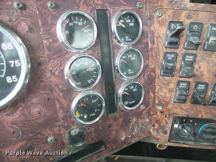 image for item DL0976 2002 International 5500i  dump truck