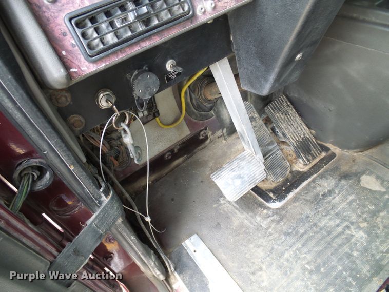 image for item DL0976 2002 International 5500i  dump truck