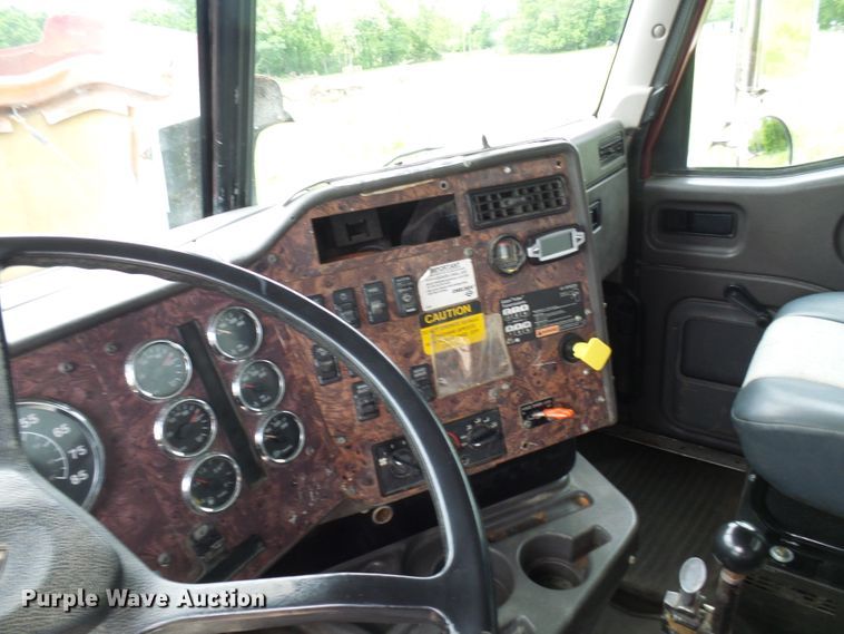 image for item DL0976 2002 International 5500i  dump truck