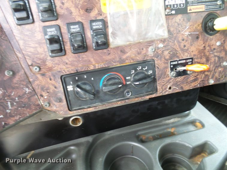 image for item DL0976 2002 International 5500i  dump truck