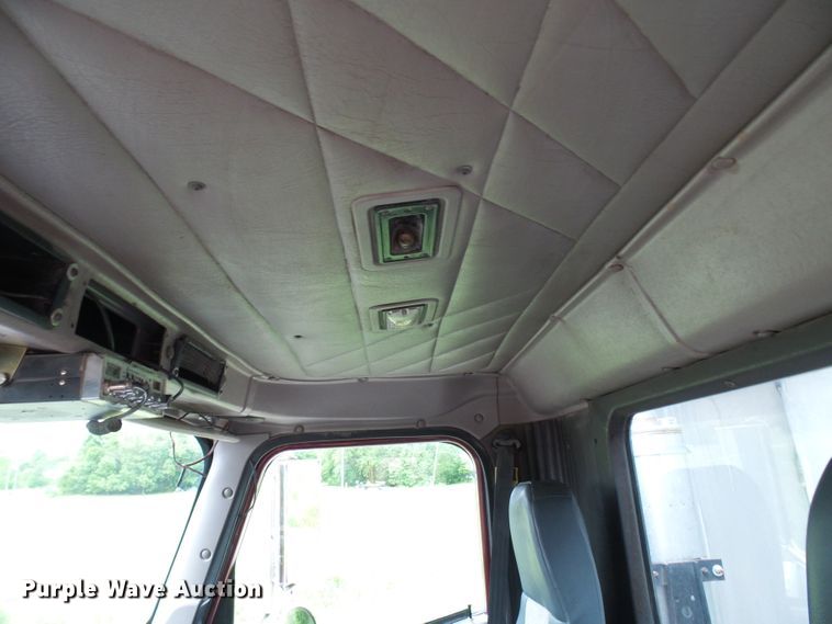 image for item DL0976 2002 International 5500i  dump truck