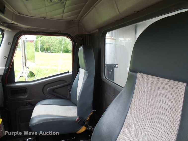 image for item DL0976 2002 International 5500i  dump truck