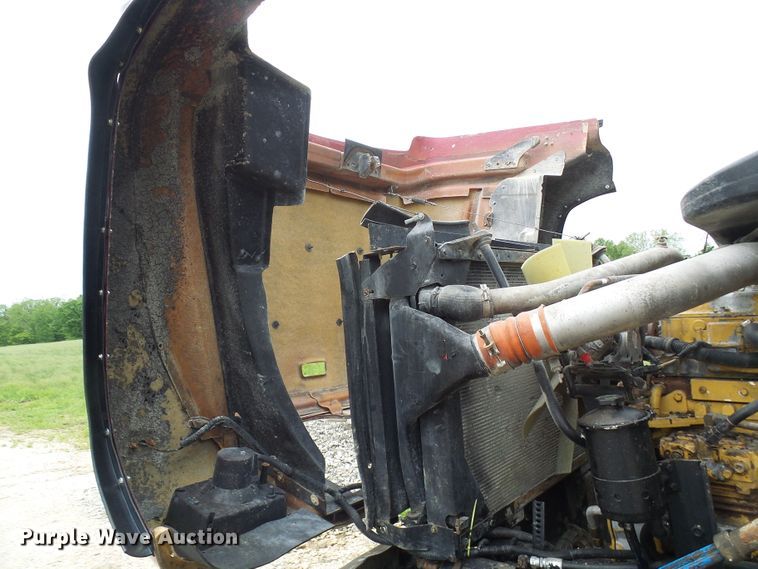 image for item DL0976 2002 International 5500i  dump truck