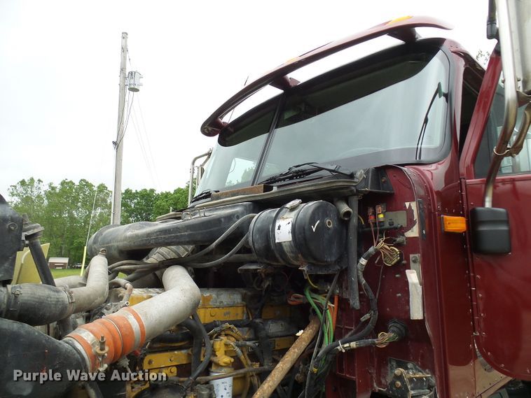 image for item DL0976 2002 International 5500i  dump truck