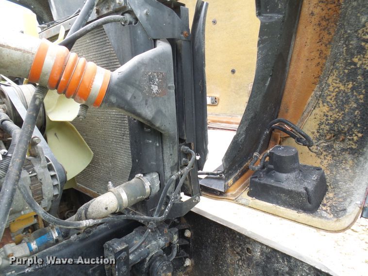 image for item DL0976 2002 International 5500i  dump truck