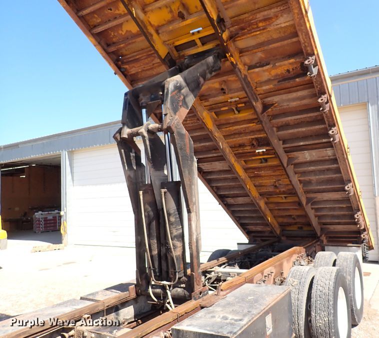 image for item DL7529 2003 Peterbilt 330  dump flatbed truck