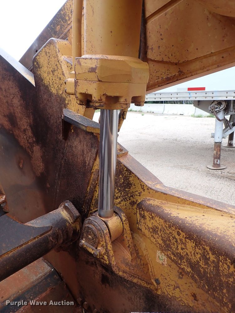 image for item DL7554 2000 Caterpillar 623F  elevating scraper