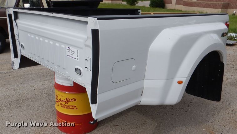 image for item DL8876 2018 Ford F350 pickup truck bed