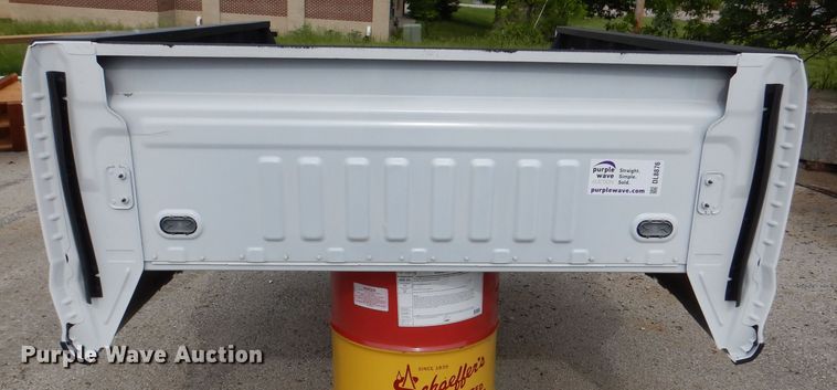 image for item DL8876 2018 Ford F350 pickup truck bed