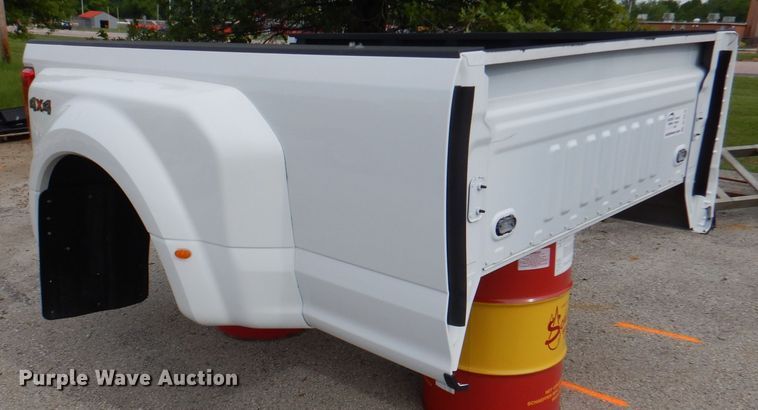 image for item DL8876 2018 Ford F350 pickup truck bed