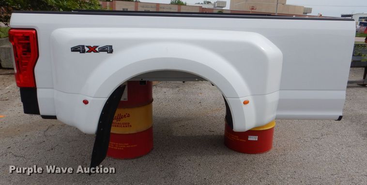 image for item DL8876 2018 Ford F350 pickup truck bed