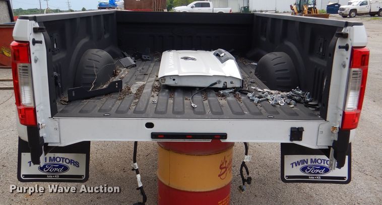image for item DL8876 2018 Ford F350 pickup truck bed
