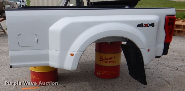 image for item DL8876 2018 Ford F350 pickup truck bed